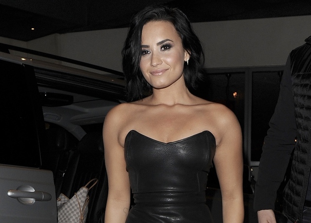 Demi Lovato Back in Black, Crack is Whack free nude pictures