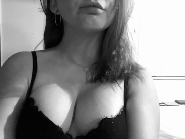 Just a simple black bra can have the same effect😏 [F] free nude pictures