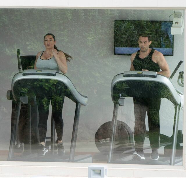 Kelly Brook Working Out in a Sports Bra! free nude pictures