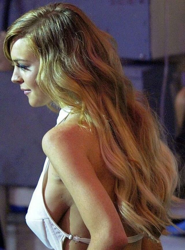 Lindsay Lohan Sagging Side Boob Shot free nude pictures