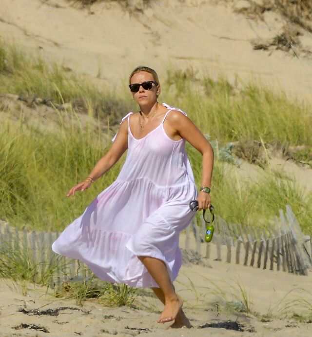 Scarlett Johansson at the Beach in The Hamptons free nude pictures