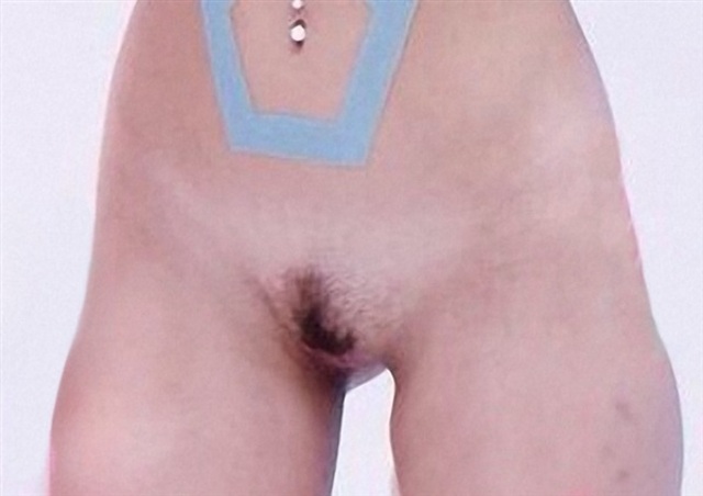 Miley Cyrus Finally Shows A Clear Shot Of Her Nude Vagina free nude pictures
