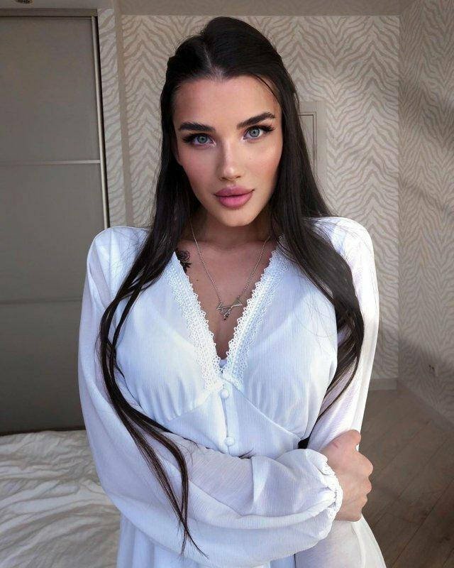 The Hottest Russian Stewardess – Alena Glukhova free nude pictures