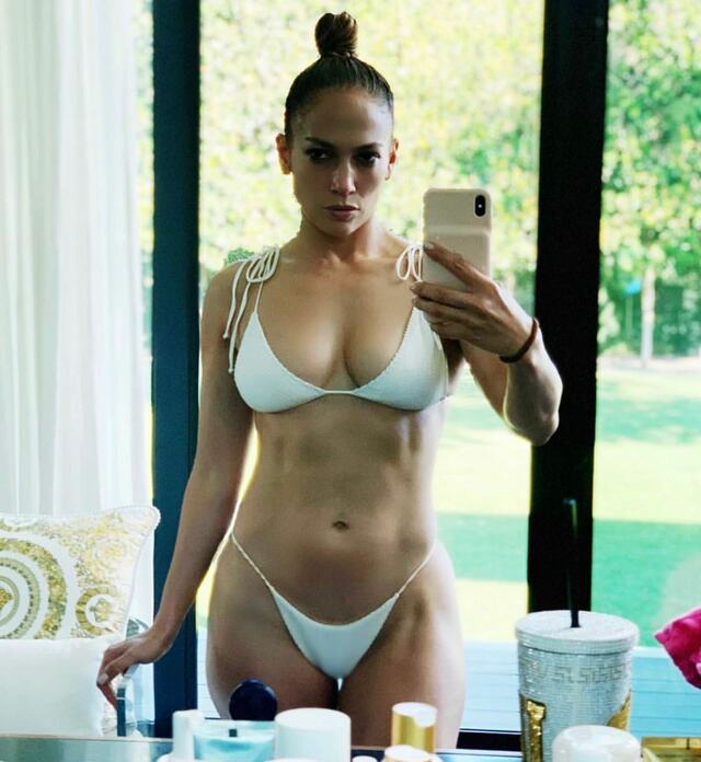 Jennifer Lopez White Bikini  free nude pictures