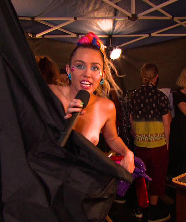 Miley Cyrus Boob Slips During Costume Change @ VMA’s free nude pictures