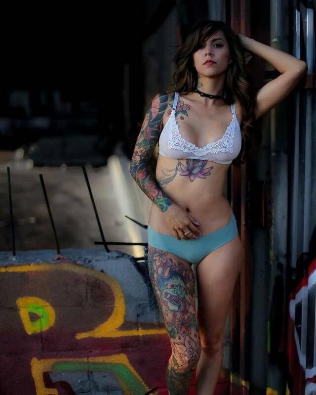 Tattooed Hotness! free nude pictures