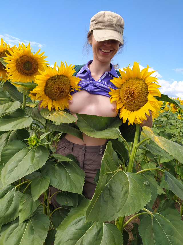 Sunflowers asked me to flash these to you [F] free nude pictures