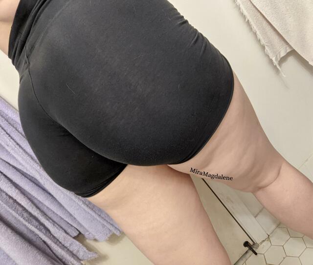 Just worked out, about to shower. Little self conscious about the cellulite on my thighs, but I love my ass. Hope you do too. 😊 free nude pictures