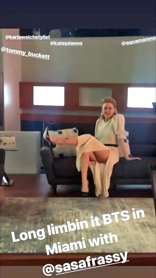 Amber Heard Upskirt in Pencil Skirt free nude pictures