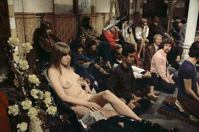 Phil Bloom - the first woman to appear nude on Dutch television (1967) free nude pictures