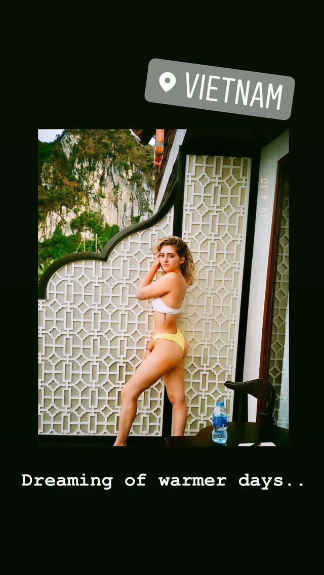 Willow Shields Bikini Ass free nude pictures