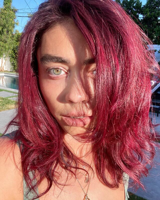 Sarah Hyland Goes Red! free nude pictures