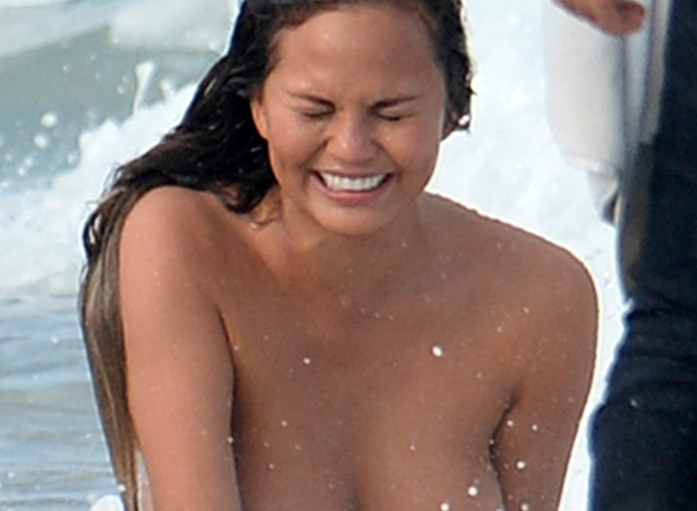 TBT: Chrissy Teigen Let Her AMAZING Boobs Hang Out In 2015 free nude pictures
