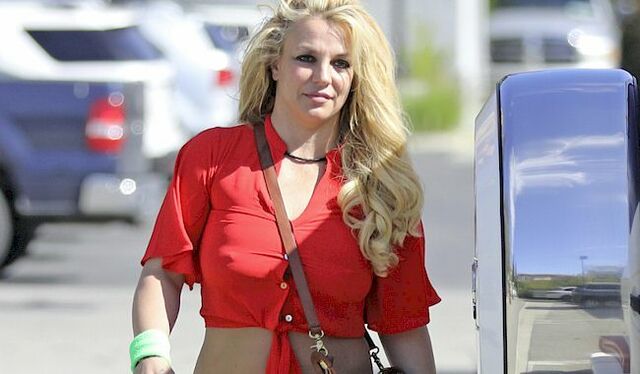 Britney Spears with a Broken Foot and Nipple Pokies! free nude pictures