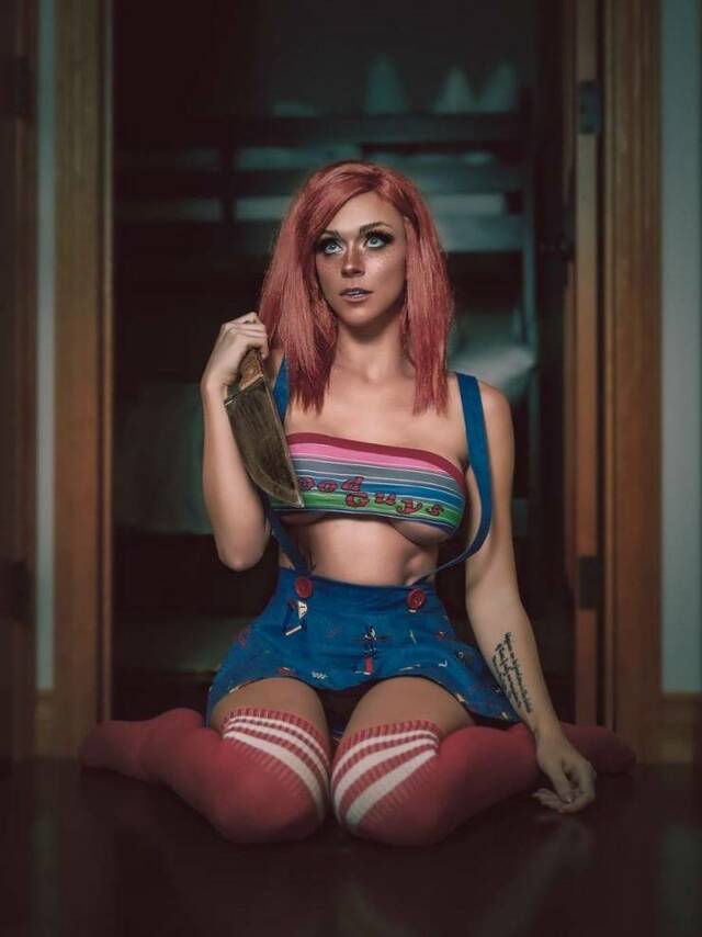 Sexy Girl With Neon Hair! free nude pictures