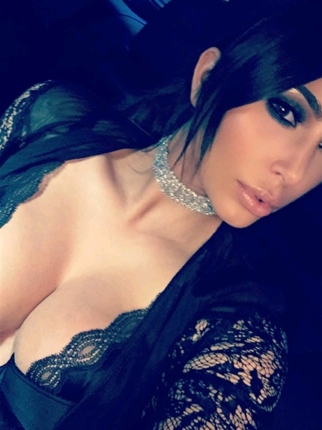 Kim Kardashian Flaunts Her Big Tits On Snapchat free nude pictures