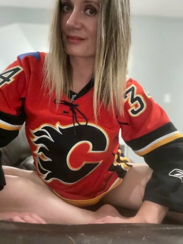 Girls In Hockey Sweaters free nude pictures