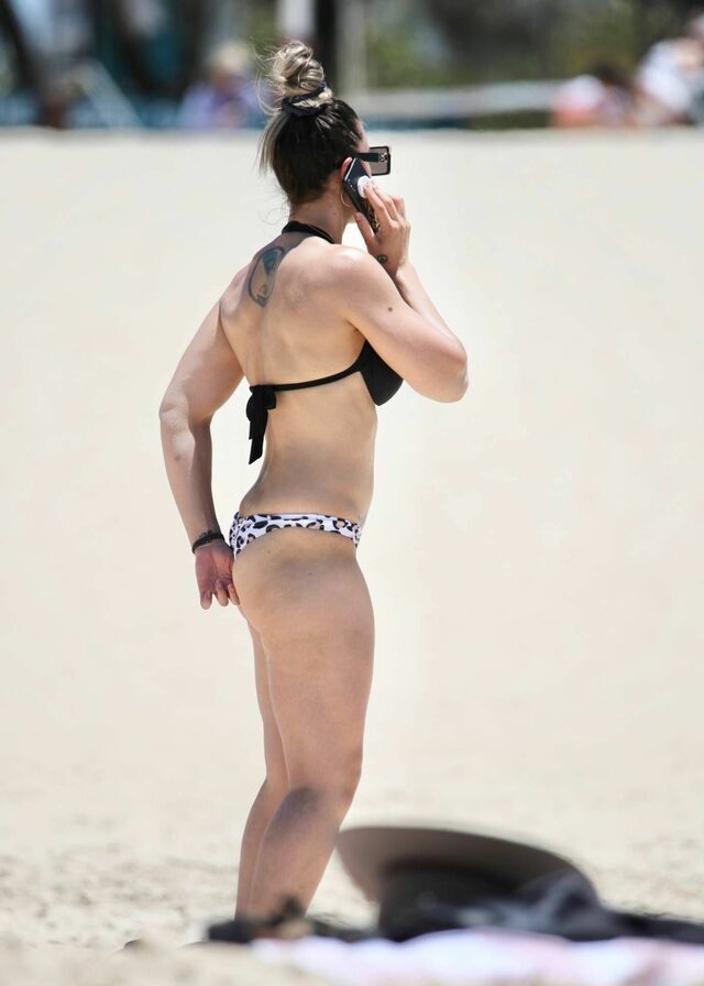 Amanda Micallef Bikini Photo at the Gold Coast free nude pictures