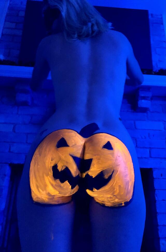 My 35y/o Milf Thumb rest or Jack-O-Lantern Ass catch your attention 1st free nude pictures