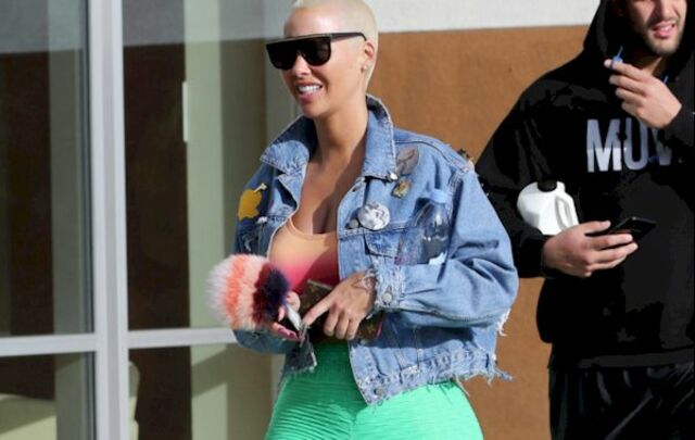 Amber Rose Camel Toe in Green Leggings! free nude pictures