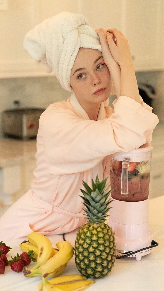 How Elle Fanning Wakes Up! free nude pictures