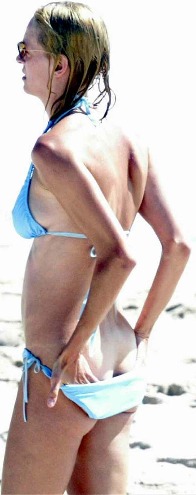 Uma Thurman, Butt Crack? HUGE Belly Button? Nice Bikini! free nude pictures