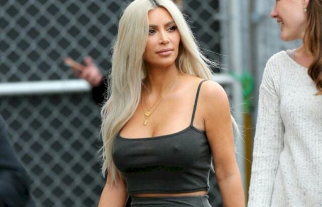 Kim Kardashian Pokies at Jimmy Kimmel Live! free nude pictures
