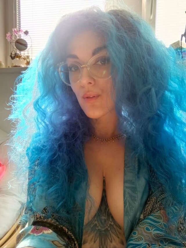 Sexy Girl Rocking Glasses Like Never Before free nude pictures