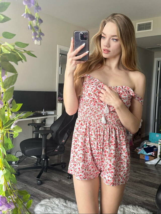 Sundresses Are Always Sexy! free nude pictures