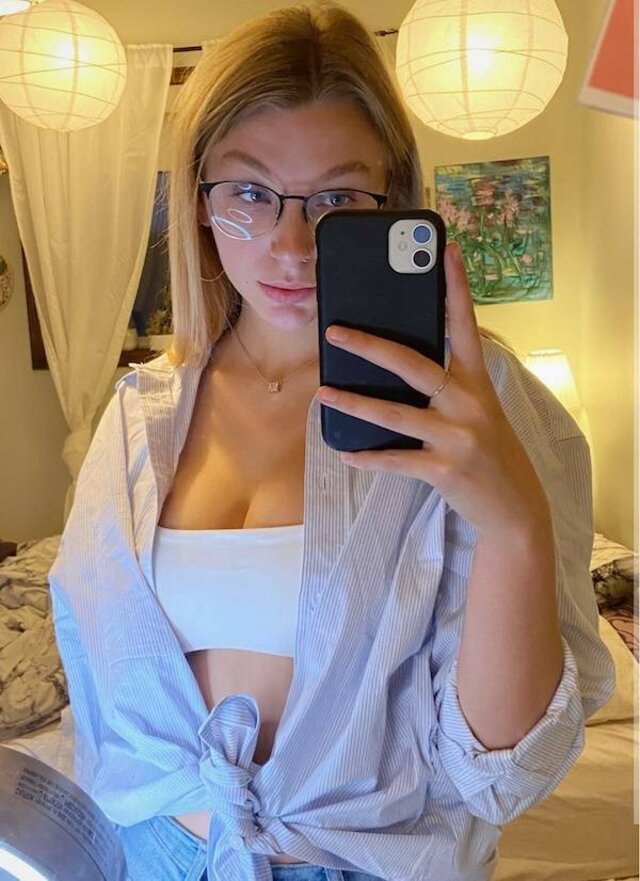 Girls In Glasses free nude pictures