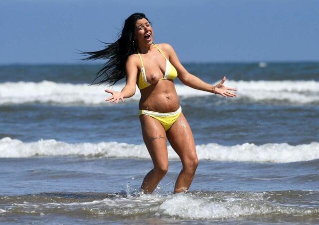 Ugly Fat Slut Simone Reed Nude At The Beach ! - Scandal Planet free nude pictures