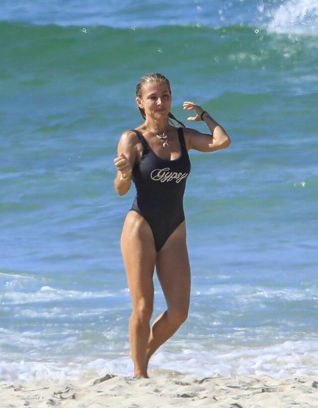 Elsa Pataky Went Surfing at Byron Bay’s Wategos Beach free nude pictures