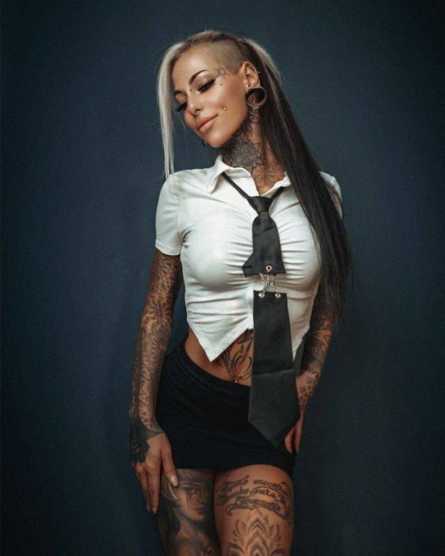 Attractive Tattooed Girl free nude pictures