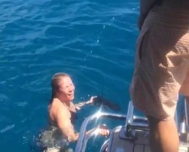 Jasson Biggs Peeing on Chelsea Handler from the Yacht ! - Scandal Planet free nude pictures