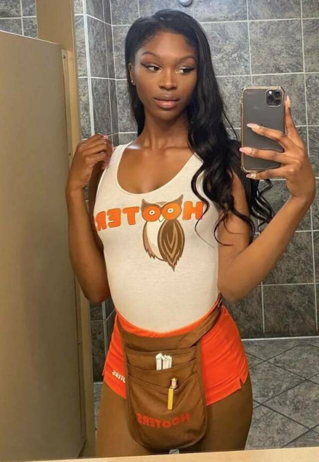 Some “Hooters” Hotness For Ya! free nude pictures