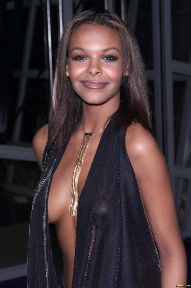 Sexy Hot Bombshell Samantha Mumba's Sideboobs free nude pictures