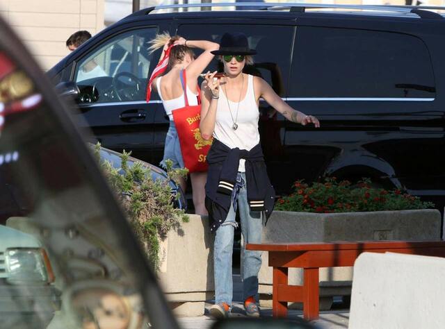 Cara Delevingne & Ashley Benson PDA in Saint Tropez - Scandal Planet free nude pictures