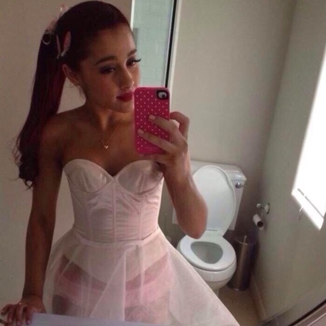 Ariana Grande Shows Off Her Pink Panties free nude pictures