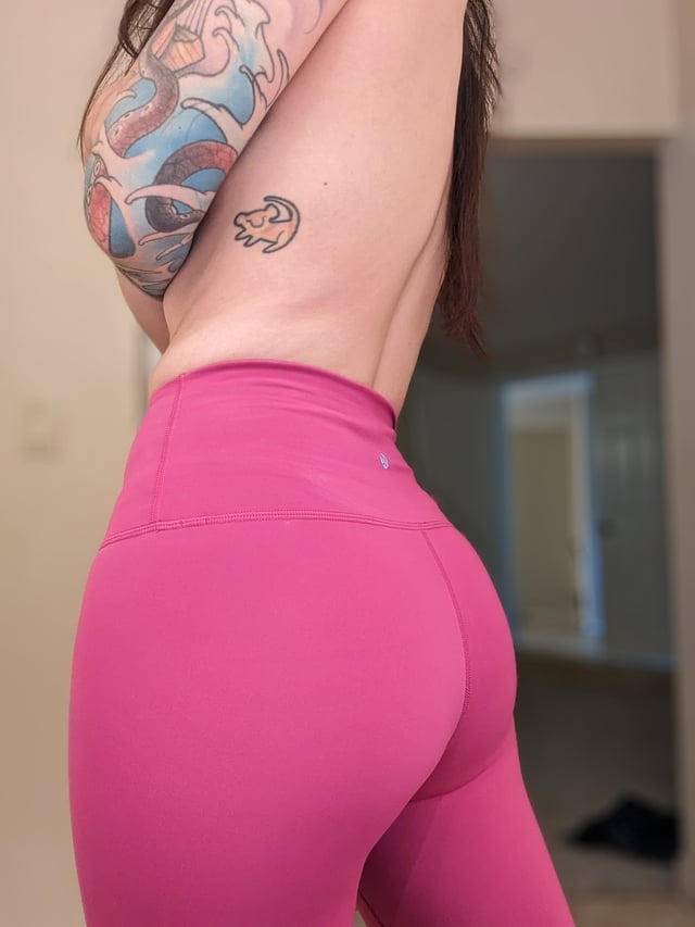 Bright pink Lulus 💕 free nude pictures