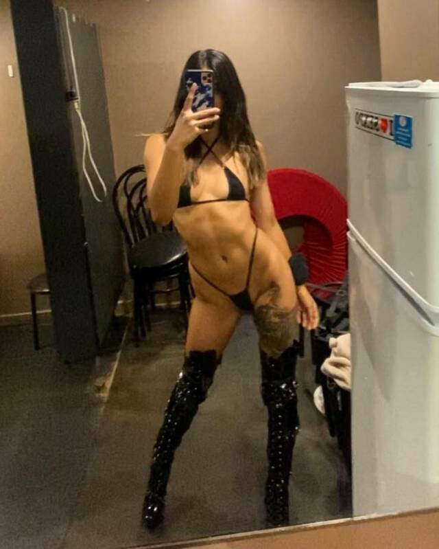 Stripper Locker Room Selfies (PICS + GIFS) free nude pictures