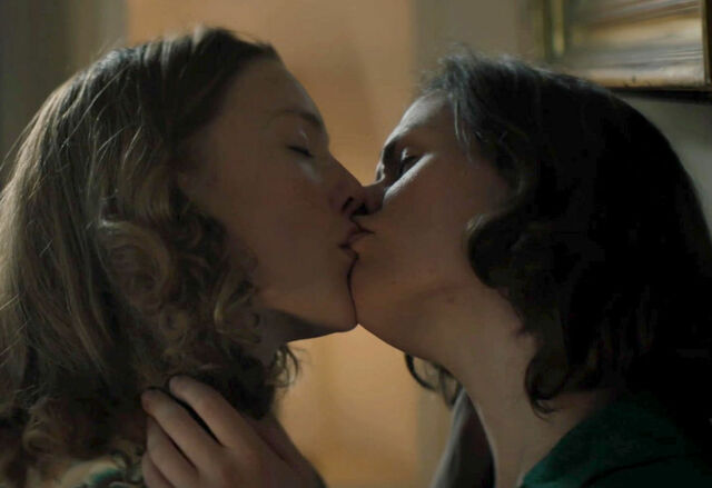 We’ve Got Anna Paquin’s New Nude Lesbian Scene in Tell It To The Bees free nude pictures