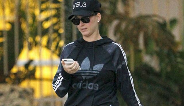 Katy Perry’s Crotch in Tight Leggings! free nude pictures