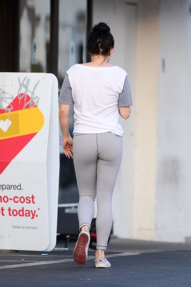Ariel Winter Getting her Anti Depressants and Some Snacks at CVS in Leggings free nude pictures