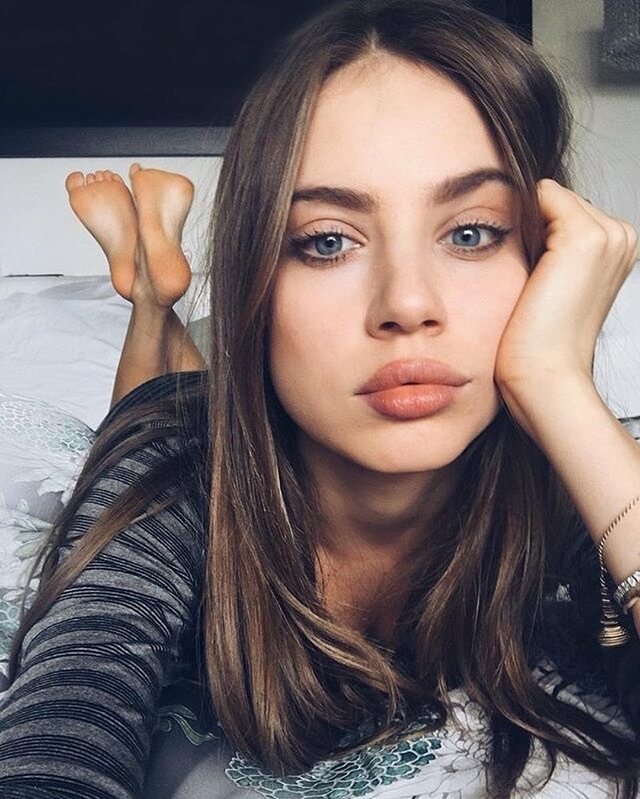 Beautiful face and beautiful feet free nude pictures