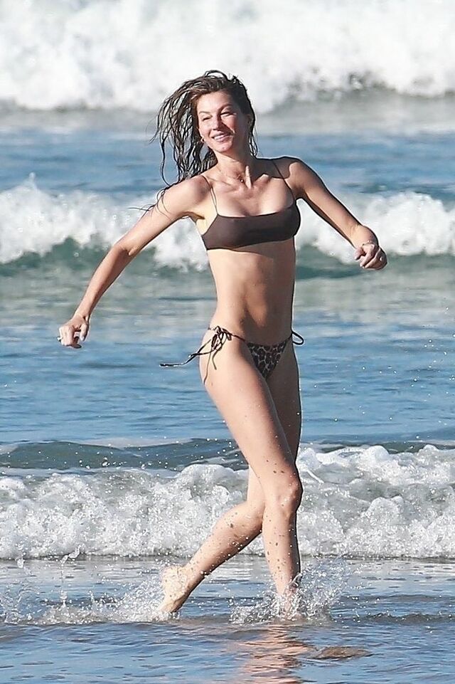 Gisele’s 40 Year Old Mom Ass for the Coronavirus  free nude pictures
