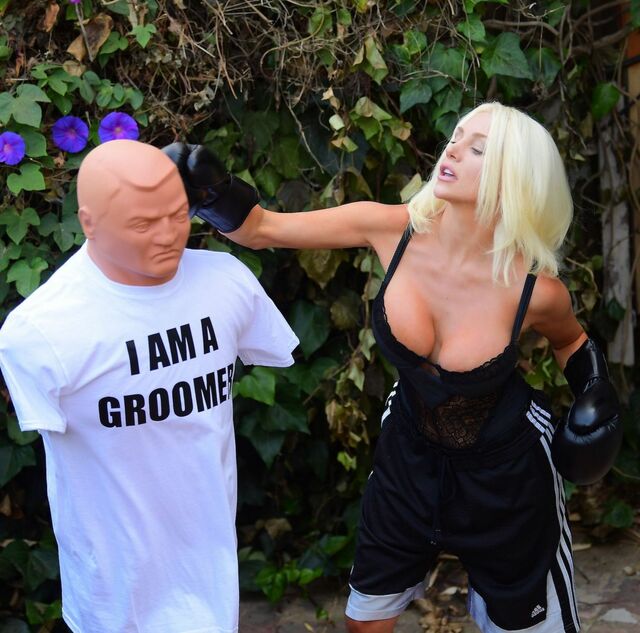 Courtney Stodden Takes Shots at her Ex-Husband Doug Hutchison! free nude pictures