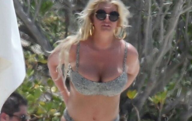 Jessica Simpson Bikini Candids! She got Fat! free nude pictures