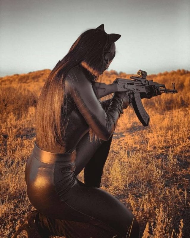 Girls With Guns free nude pictures