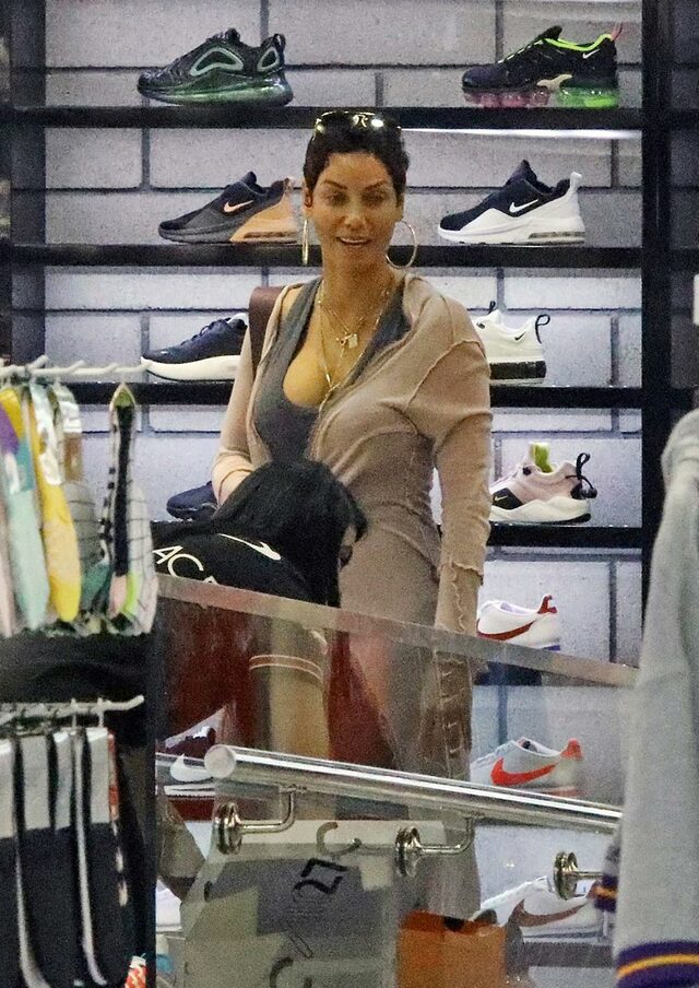 Nicole Murphy Braless in Shopping - Scandal Planet free nude pictures