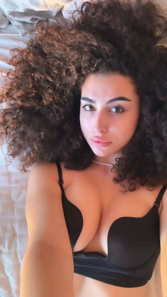 Hot Girl With The Biggest Boobs In The World free nude pictures